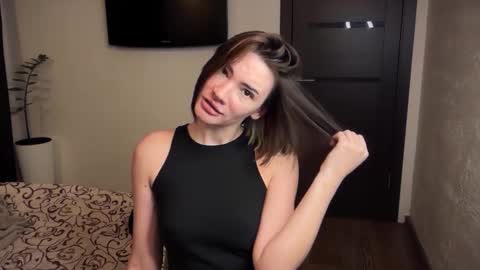 Snapshot of cute_bubbles chatting on 10-10-25, 06:18 cute_bubbles online show from 10-10-25, 06:18