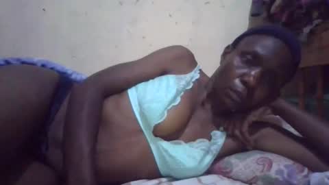 Snapshot of cute_divah4 chatting on 11-19-25, 03:06 cute_divah4 online show from 11-19-25, 03:06