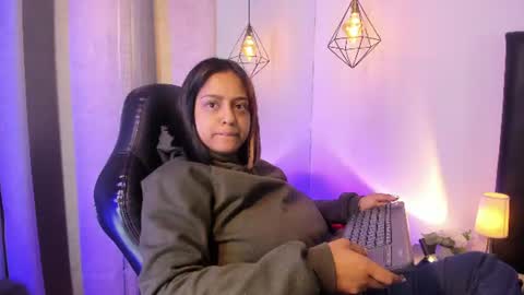    Independent Model online show from 06-11-26, 12:03