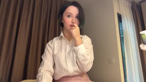 Snapshot of cute_emiliya chatting on 01-10-26, 12:12 Emily online show from 01-10-26, 12:12