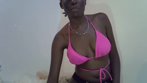 Snapshot of cute_emmy1 chatting on 10-10-25, 12:31 cute_emmy1 online show from 10-10-25, 12:31