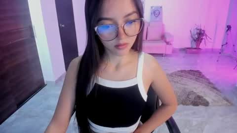 Snapshot of cute_fox_1 chatting on 07-22-26, 01:58 Bella Fox online show from 07-22-26, 01:58