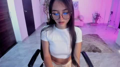 Snapshot of cute_fox_1 chatting on 07-25-26, 01:41 Bella Fox online show from 07-25-26, 01:41