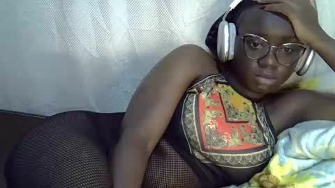 Snapshot of cute_gee chatting on 05-04-26, 02:35 daddysdoll online show from 05-04-26, 02:35