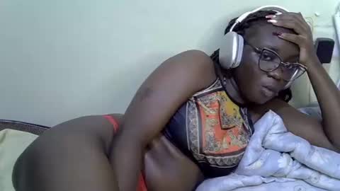 Snapshot of cute_gee chatting on 05-10-26, 02:55 daddysdoll online show from 05-10-26, 02:55
