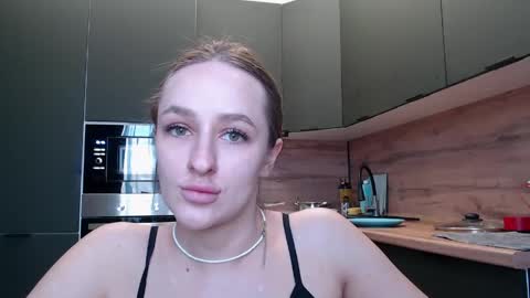Snapshot of cute_girl_mia__ chatting on 05-03-26, 10:43 cute_girl_mia__ online show from 05-03-26, 10:43