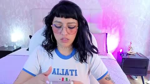 Sofa  online show from 04-21-26, 07:50