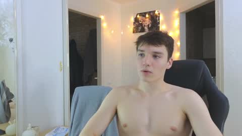 Snapshot of cute_junk chatting on 01-22-25, 01:20 Kite and Jack online show from 01-22-25, 01:20