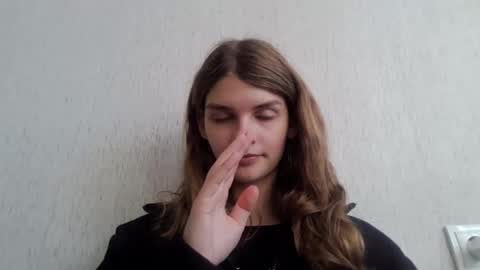 cute_kitte online show from 12-19-24, 09:29