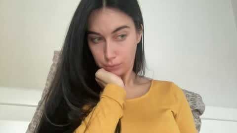 cute_kriss94 online show from 10-28-25, 01:36