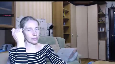 cute_lion_ online show from 10-31-25, 01:56