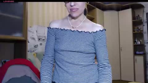 cute_lion_ online show from 12-14-25, 12:32