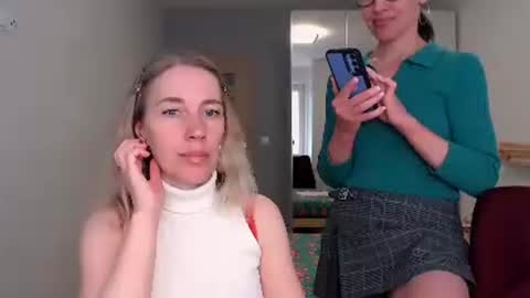 cute_lion_ online show from 04-24-26, 12:29