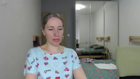cute_lion_ online show from 05-11-26, 05:21