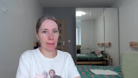 cute_lion_ online show from 05-12-26, 01:52
