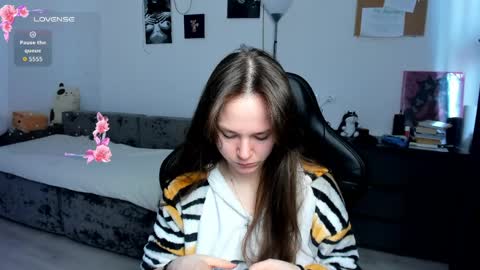 Snapshot of cute_little_ass chatting on 04-01-26, 06:14 Emily online show from 04-01-26, 06:14