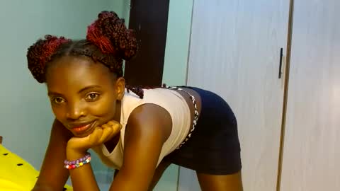 cute_lorna online show from 04-25-26, 01:41