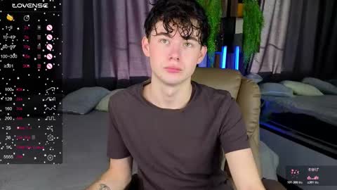 Snapshot of cute_mikex chatting on 10-19-25, 06:03 Mike online show from 10-19-25, 06:03