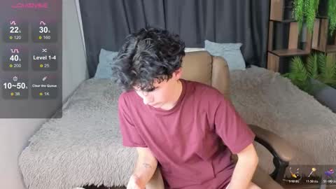 Snapshot of cute_mikex chatting on 11-01-25, 06:21 Mike online show from 11-01-25, 06:21