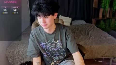 Snapshot of cute_mikex chatting on 11-03-25, 02:29 Mike online show from 11-03-25, 02:29