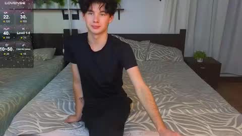 Snapshot of cute_mikex chatting on 11-17-25, 02:45 Mike online show from 11-17-25, 02:45