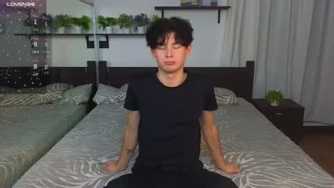 Snapshot of cute_mikex chatting on 11-18-25, 05:06 Mike online show from 11-18-25, 05:06