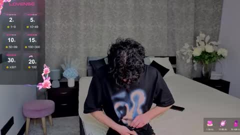 Snapshot of cute_mikex chatting on 11-28-25, 08:00 Mike online show from 11-28-25, 08:00