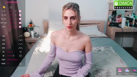Snapshot of cute_milana chatting on 10-15-25, 10:04 Milana online show from 10-15-25, 10:04