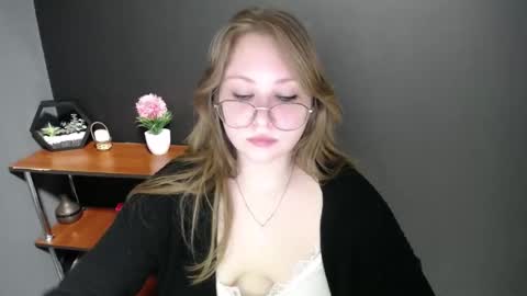 Veronica online show from 02-14-25, 10:49