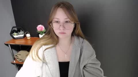 Veronica online show from 02-18-25, 07:21