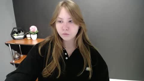 Veronica online show from 02-24-25, 07:22