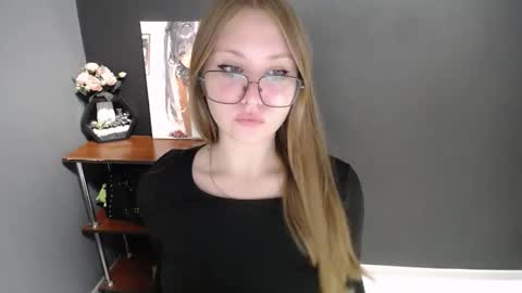 Veronica online show from 10-27-25, 11:47