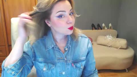 cute_phoenix online show from 05-14-26, 03:41