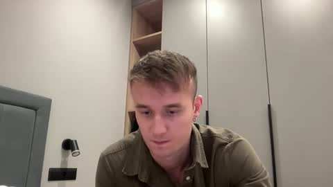 cute_skywalker online show from 10-26-25, 05:52