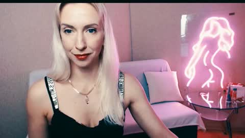 cute_smile_shy online show from 11-04-25, 08:41