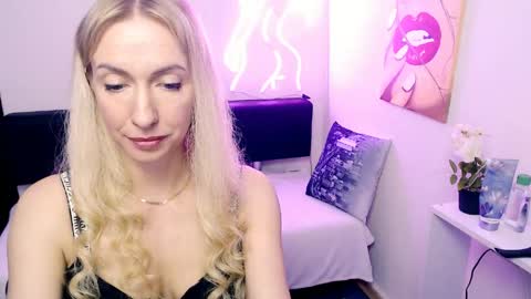 cute_smile_shy online show from 05-14-26, 08:48