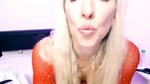 cute_smile_shy online show from 06-26-26, 11:09