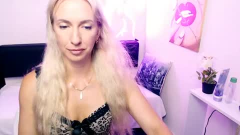 cute_smile_shy online show from 06-30-26, 09:27