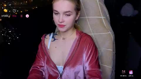 Snapshot of cute_summer_breathe chatting on 11-03-25, 11:26 Sue online show from 11-03-25, 11:26