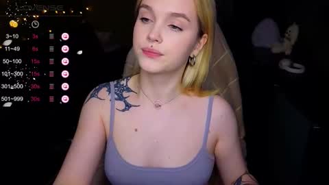 Snapshot of cute_summer_breathe chatting on 12-04-25, 09:23 Sue online show from 12-04-25, 09:23