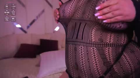 Amber online show from 11-22-25, 01:37