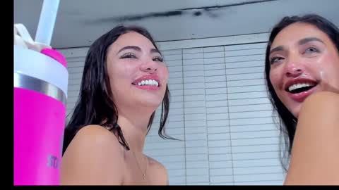 Snapshot of cuteanddesesperate chatting on 12-20-24, 03:58 WANNA SEE MORE OF TWINS online show from 12-20-24, 03:58