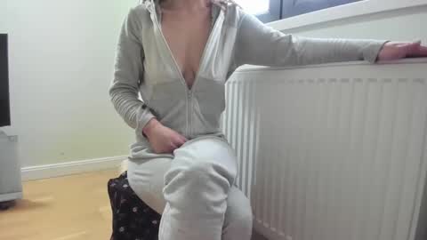 Anne-Marie  online show from 03-03-25, 07:32