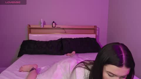 Snapshot of cutecouplereal chatting on 04-12-26, 10:48 Cute Couple Real online show from 04-12-26, 10:48