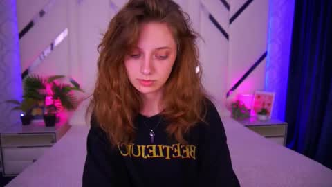 Snapshot of cuteefoxy chatting on 10-24-25, 01:29 Foxy online show from 10-24-25, 01:29