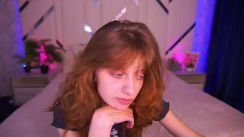 Snapshot of cuteefoxy chatting on 10-27-25, 02:21 Foxy online show from 10-27-25, 02:21