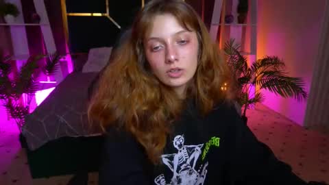 Snapshot of cuteefoxy chatting on 11-18-25, 02:54 Foxy online show from 11-18-25, 02:54