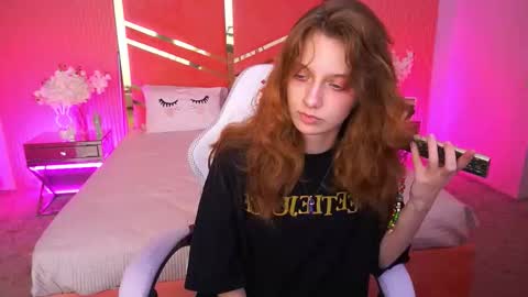 Snapshot of cuteefoxy chatting on 11-21-25, 02:38 Foxy online show from 11-21-25, 02:38