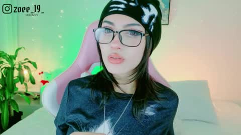 Snapshot of cuteezoe chatting on 05-01-26, 04:06 Zoe online show from 05-01-26, 04:06