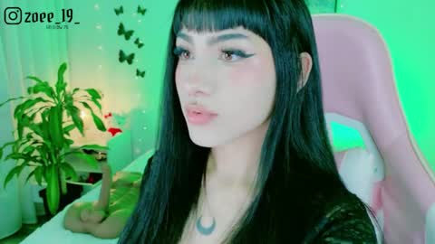 Snapshot of cuteezoe chatting on 05-15-26, 02:40 Zoe online show from 05-15-26, 02:40